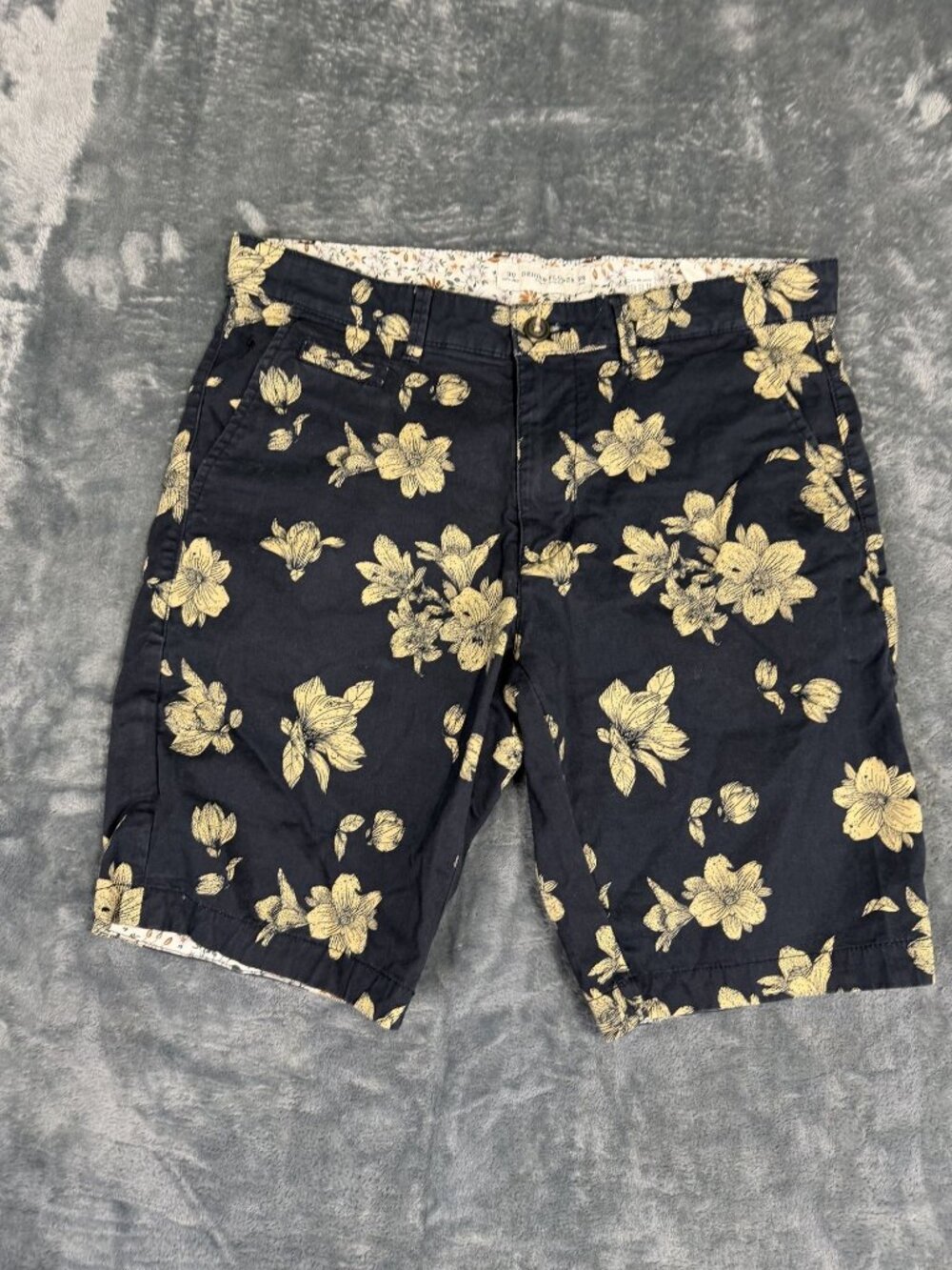 Denim & Flower Mens Navy & Yellow Floral Print Shorts Size 30